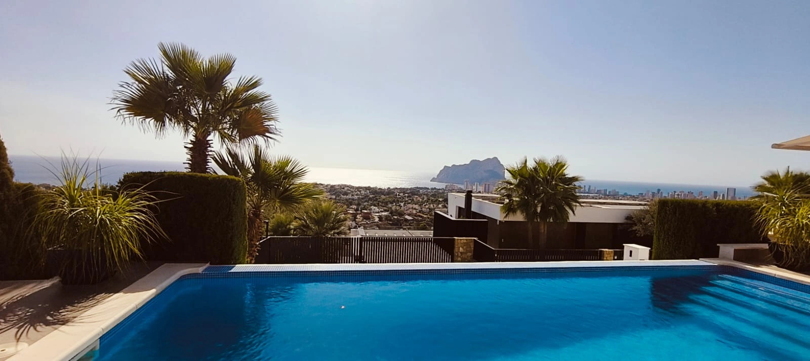 C410 - Exclusiva villa en Calpe con vistas panorámicas al Mediterráneo