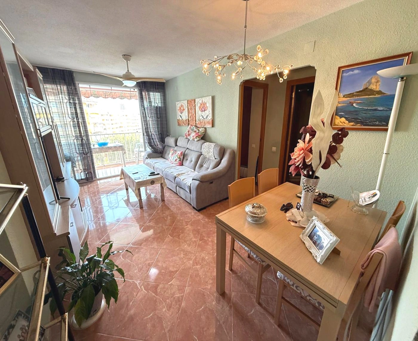 A424 - Bereit zum Einzug! Möblierte Wohnung mit Balkon im Stadtzentrum.