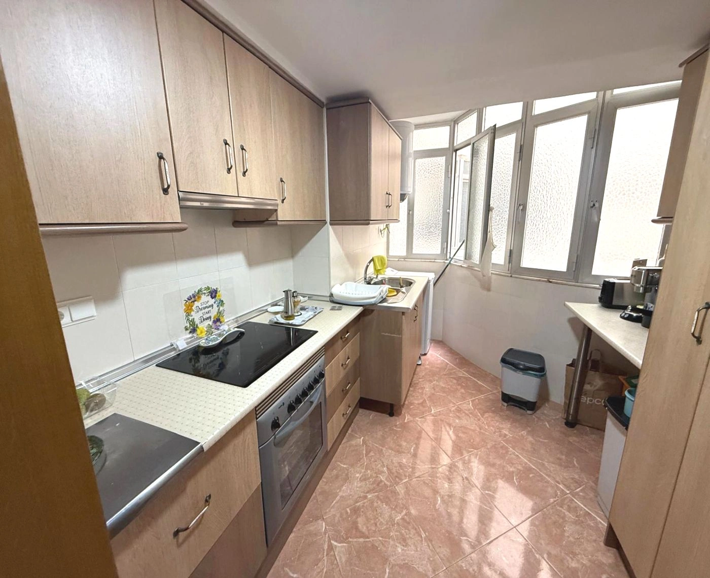 A424 - Bereit zum Einzug! Möblierte Wohnung mit Balkon im Stadtzentrum.