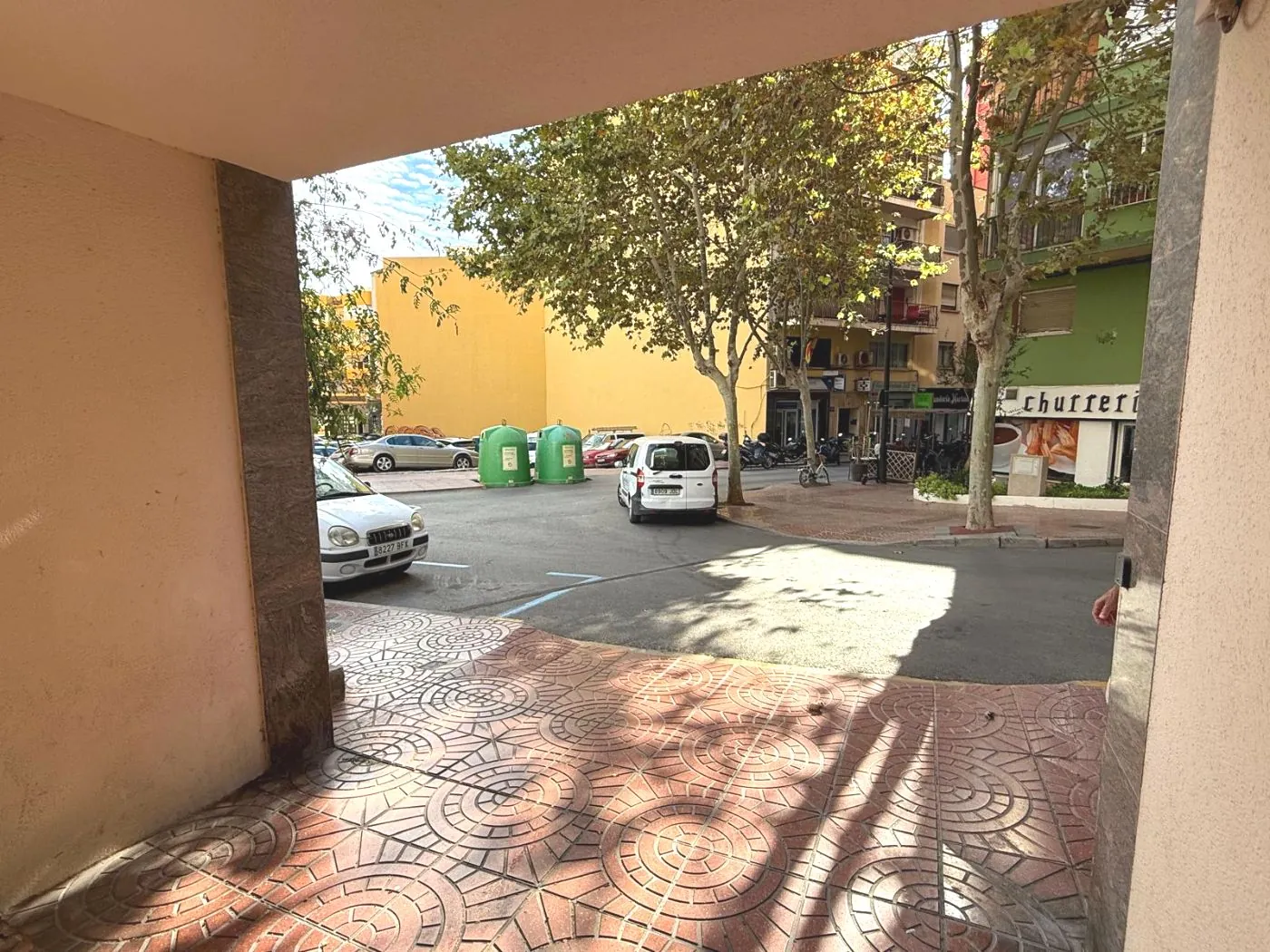 G51 - Large garage in the heart of Calpe – 30 m², Double capacity + Motorcycle parking.