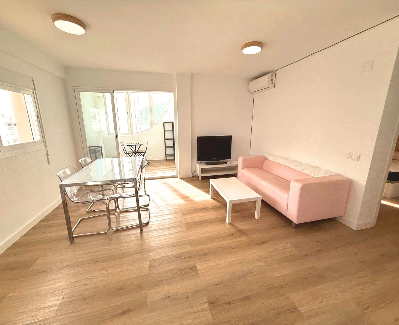A437 - Urokliwe mieszkanie nad morzem z tarasem i panoramicznymi widokami