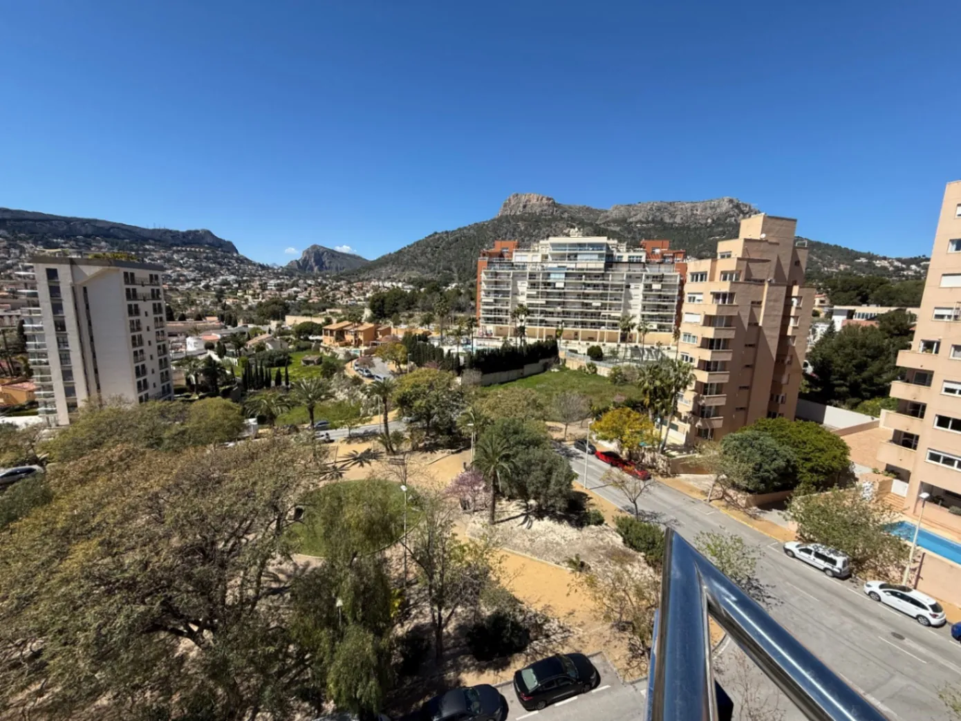 Licht appartement in het centrum van Calpe met parkeerplaats, zwembad en terras - Klaar om in te trekken!