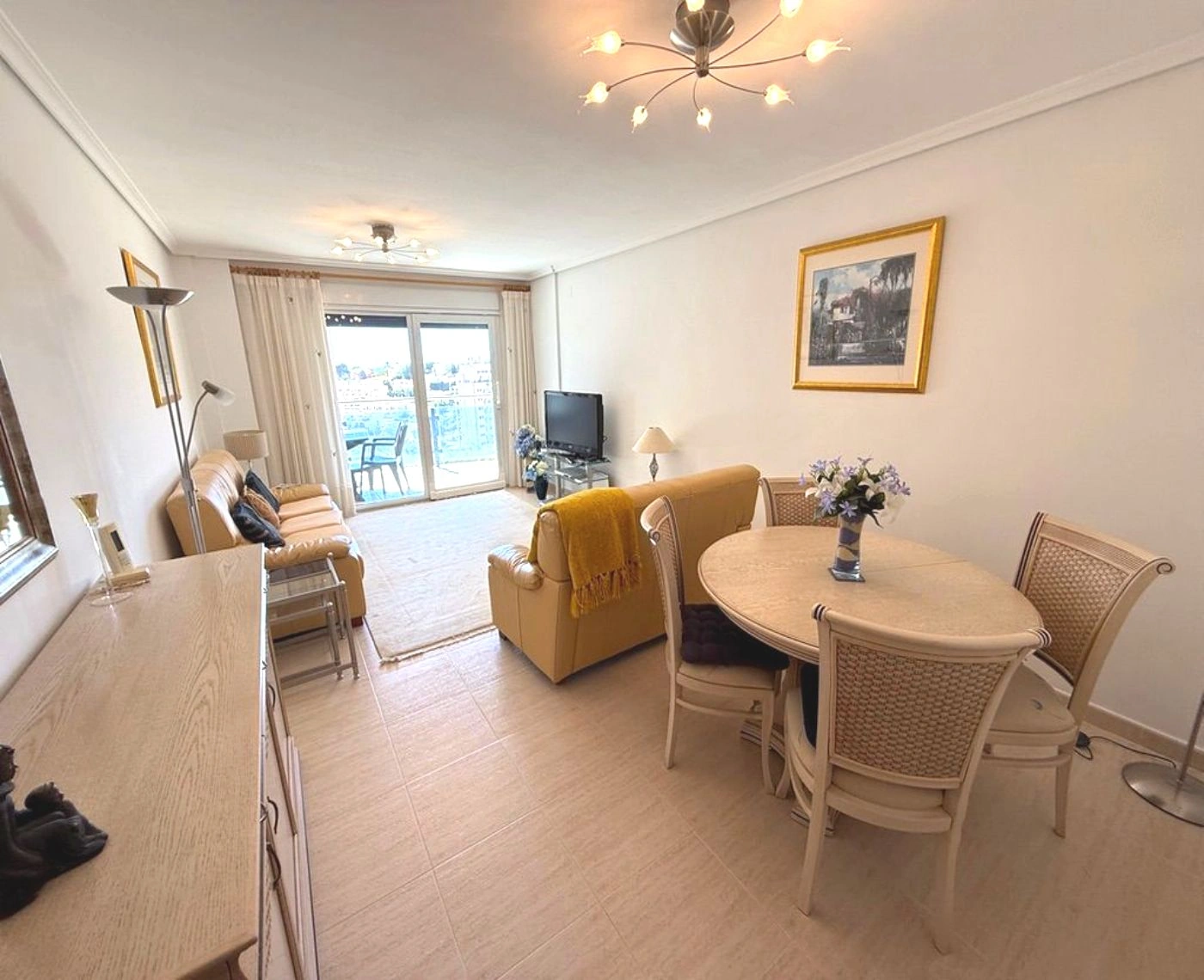 Licht appartement in het centrum van Calpe met parkeerplaats, zwembad en terras - Klaar om in te trekken!