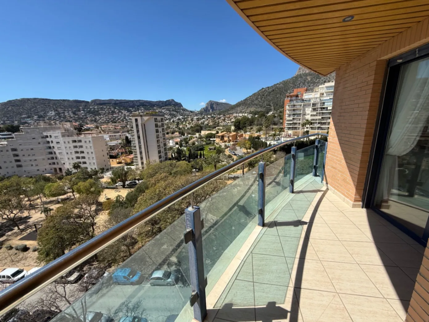 Licht appartement in het centrum van Calpe met parkeerplaats, zwembad en terras - Klaar om in te trekken!
