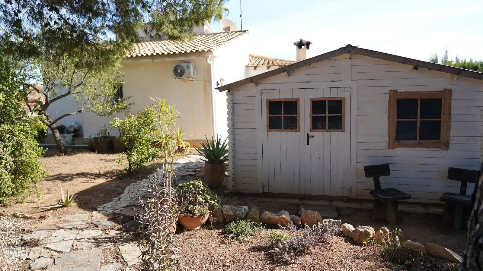 c413 - Villa situada a un paso de la playa Arenal con jardín