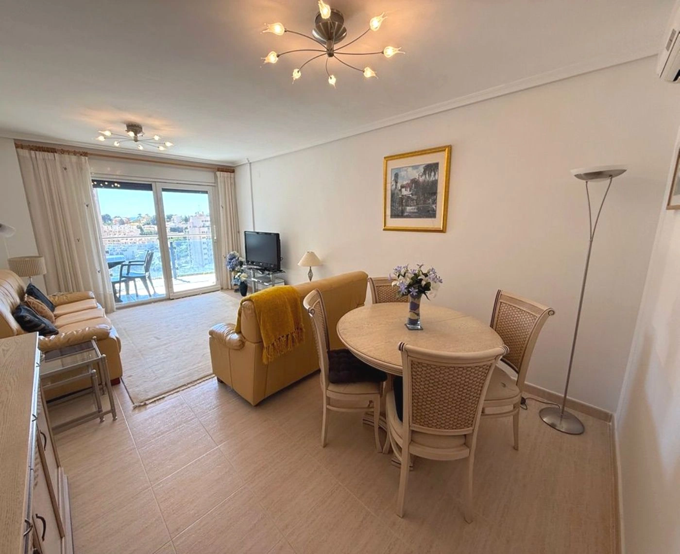 Licht appartement in het centrum van Calpe met parkeerplaats, zwembad en terras - Klaar om in te trekken!