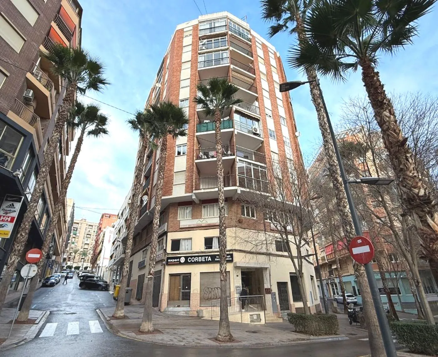 A433C - Opportunity in the heart of Calpe: close to Arenal beach and with all services at your fingertips.