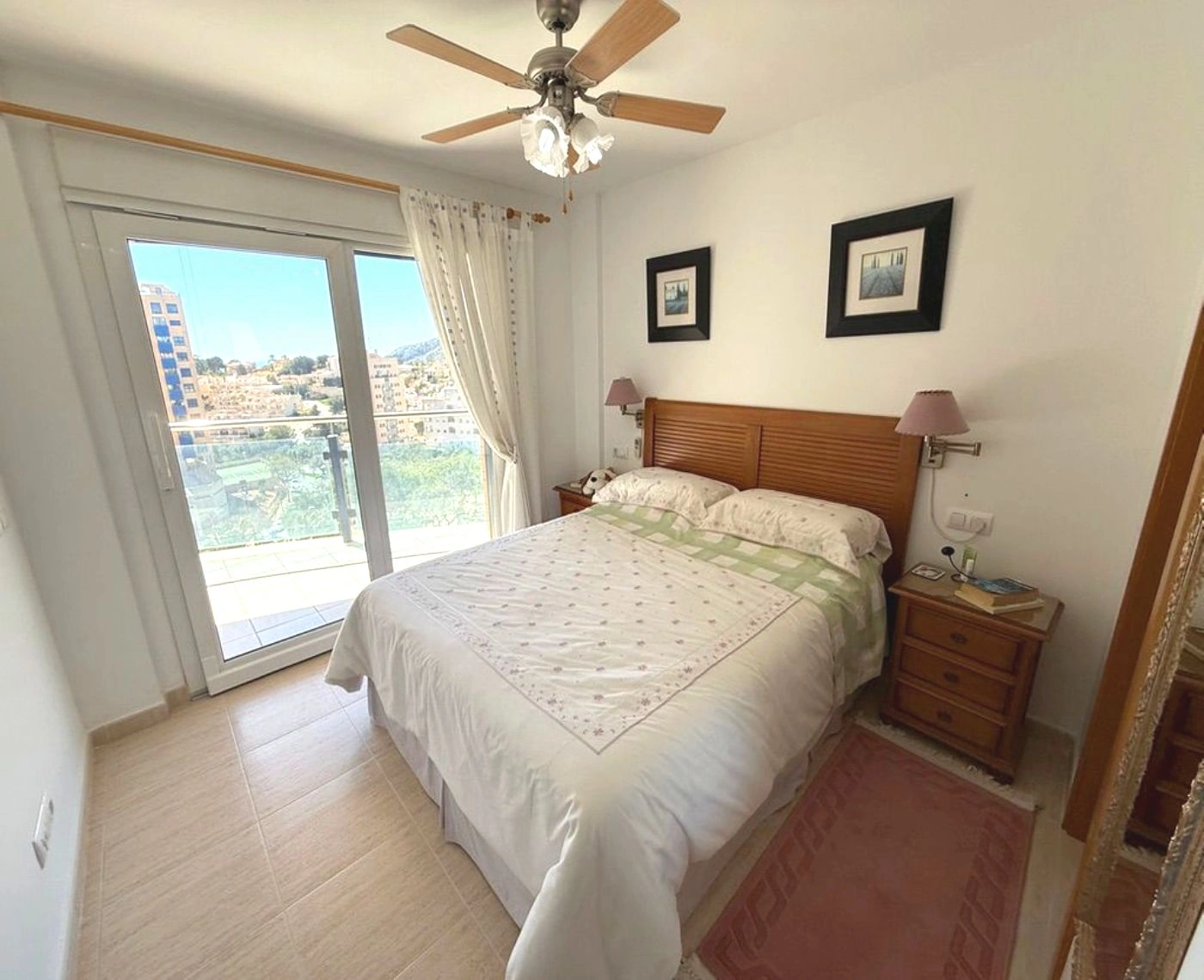 Licht appartement in het centrum van Calpe met parkeerplaats, zwembad en terras - Klaar om in te trekken!