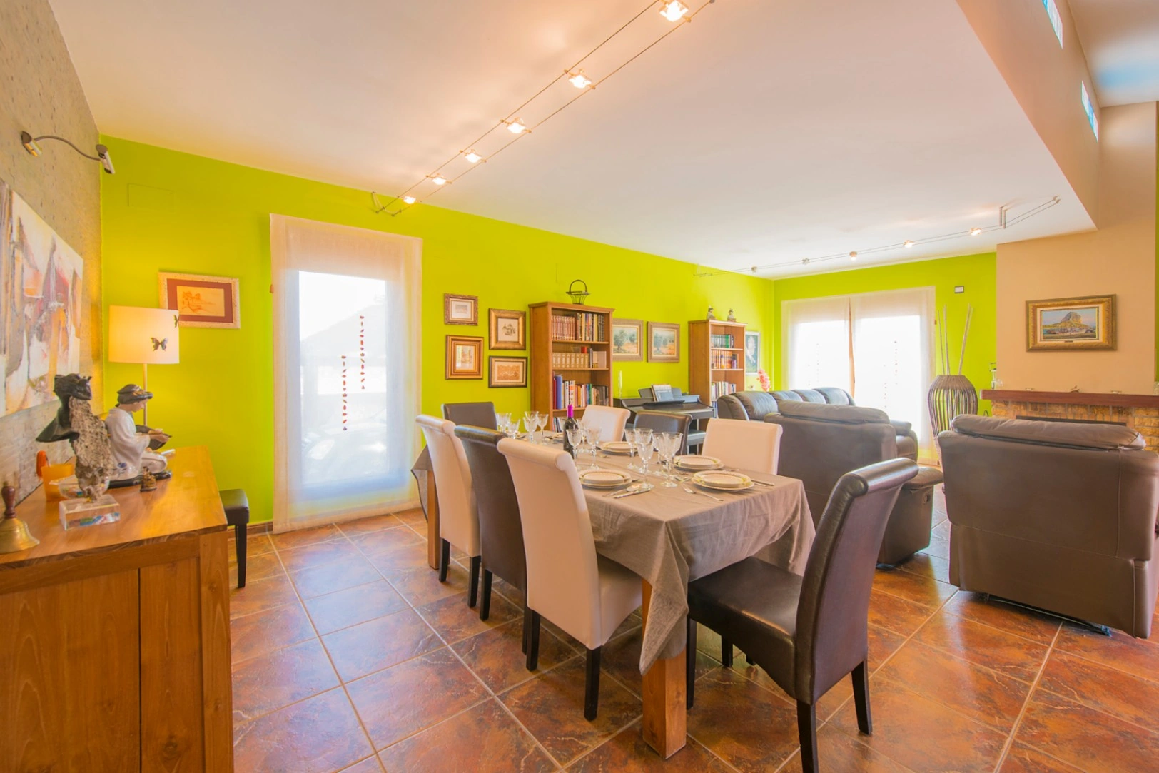 IN1M9VLQR - Excepcional villa en venta en Calpe ofrece el equilibrio perfecto entre comodidad y estilo.