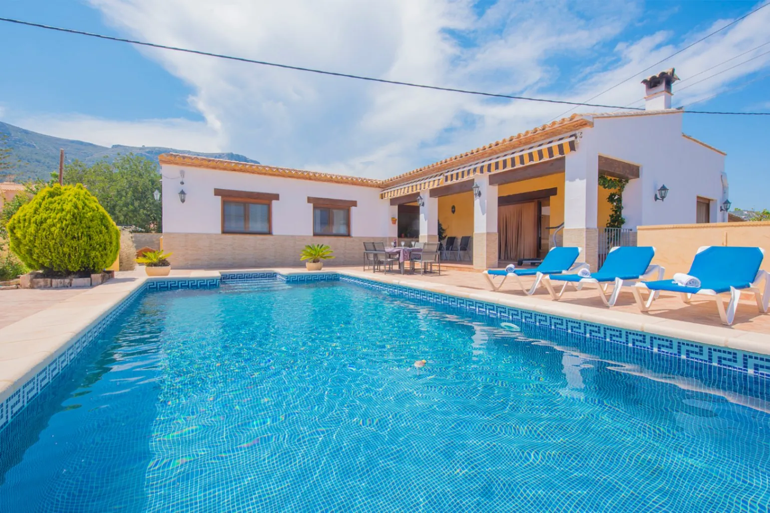 IN1M9VLQR - Excepcional villa en venta en Calpe ofrece el equilibrio perfecto entre comodidad y estilo.