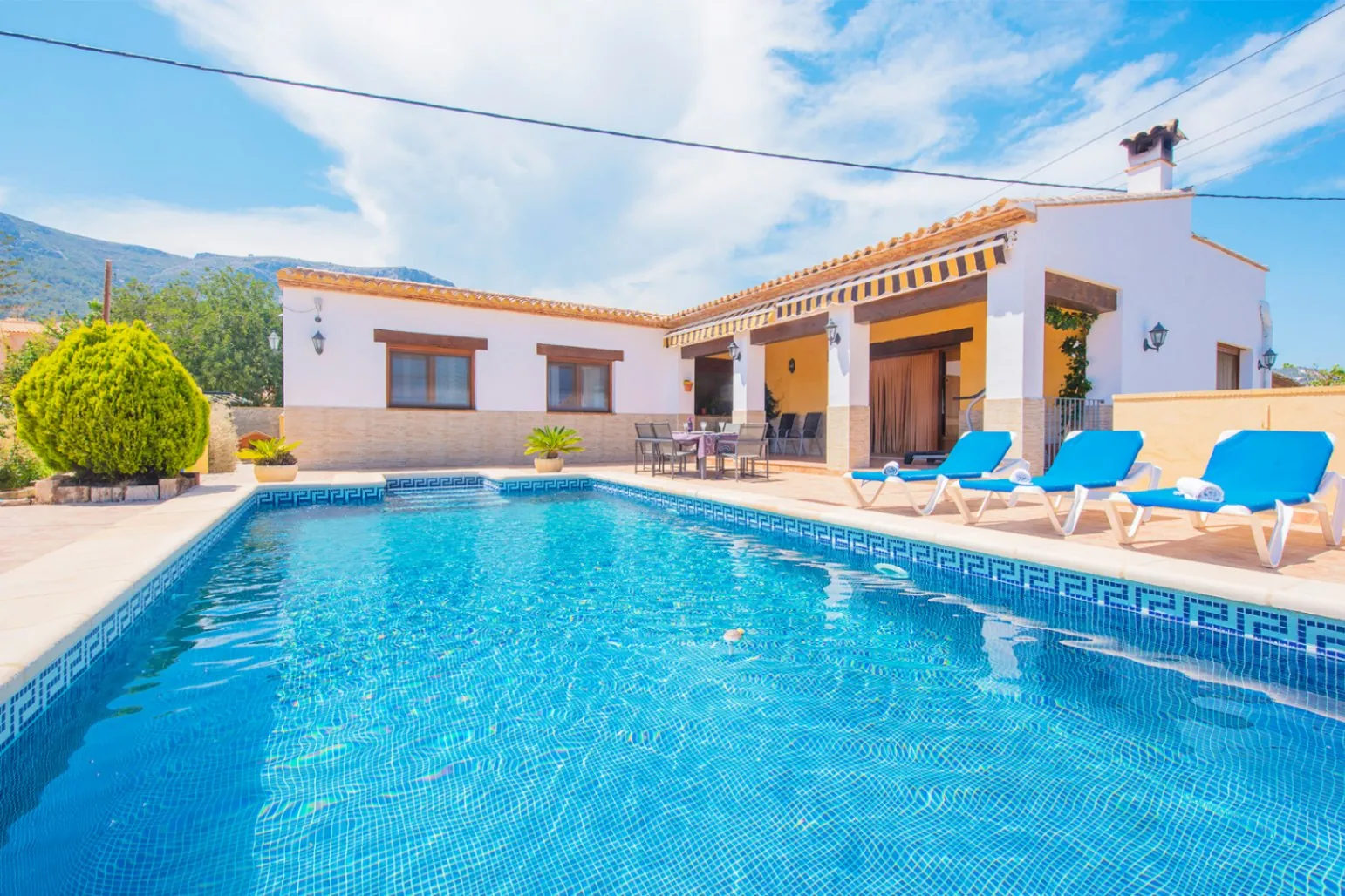 IN1M9VLQR - Excepcional villa en venta en Calpe ofrece el equilibrio perfecto entre comodidad y estilo.