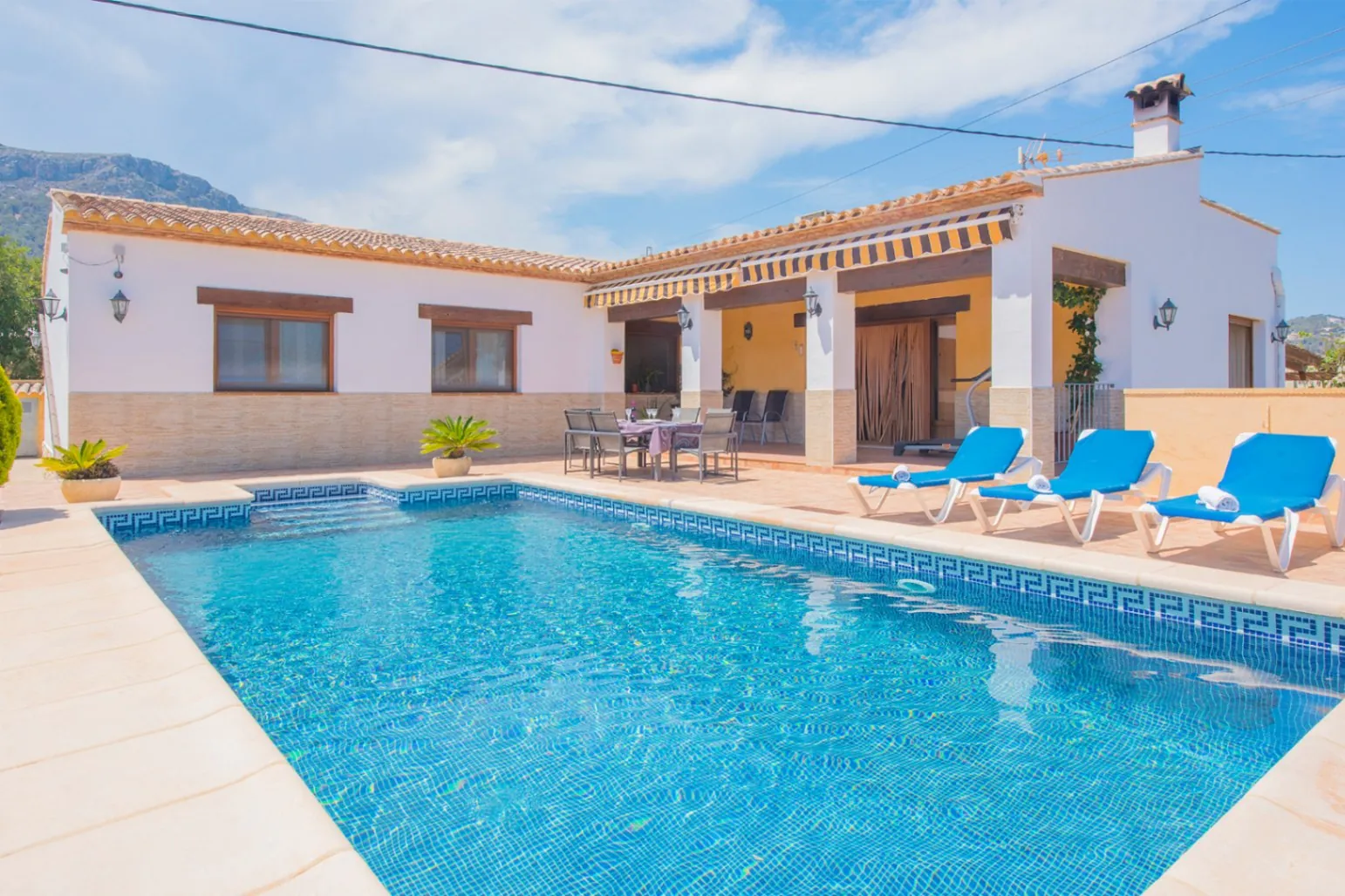 IN1M9VLQR - Excepcional villa en venta en Calpe ofrece el equilibrio perfecto entre comodidad y estilo.