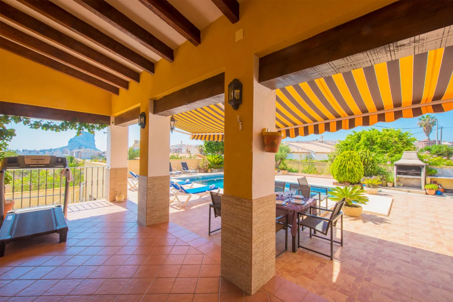 IN1M9VLQR - Excepcional villa en venta en Calpe ofrece el equilibrio perfecto entre comodidad y estilo.