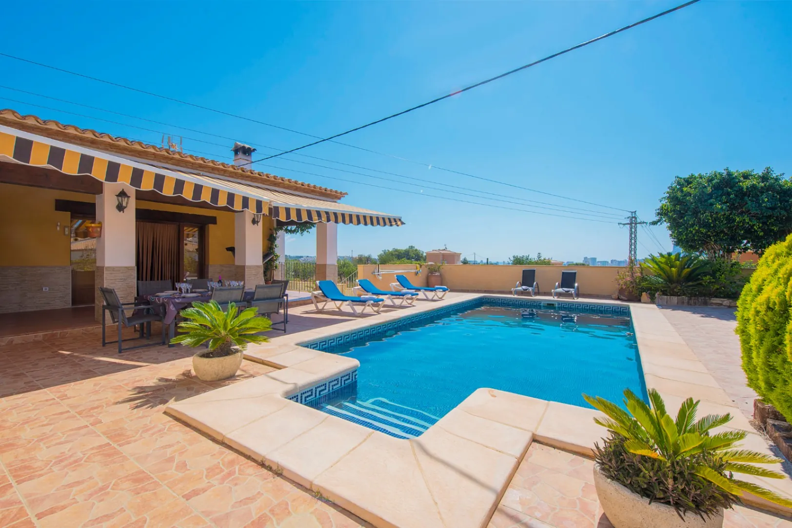 IN1M9VLQR - Excepcional villa en venta en Calpe ofrece el equilibrio perfecto entre comodidad y estilo.