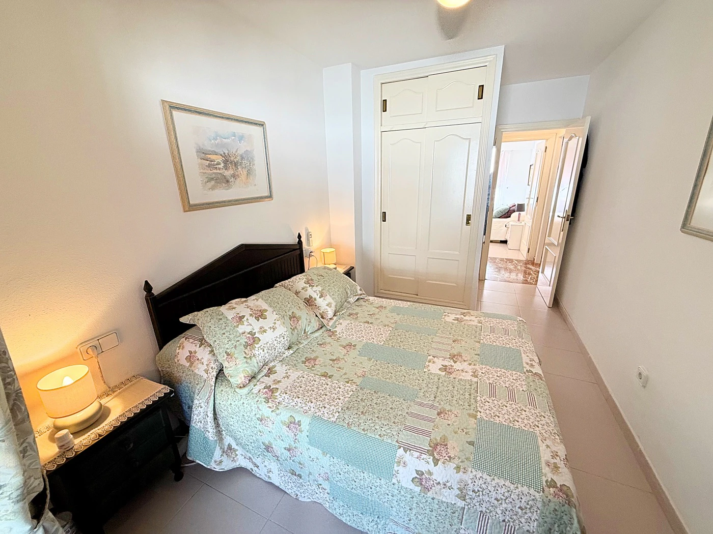 Apartamento en Primera Línea de Playa en Calpe con Vistas al Mar y Parking Incluido