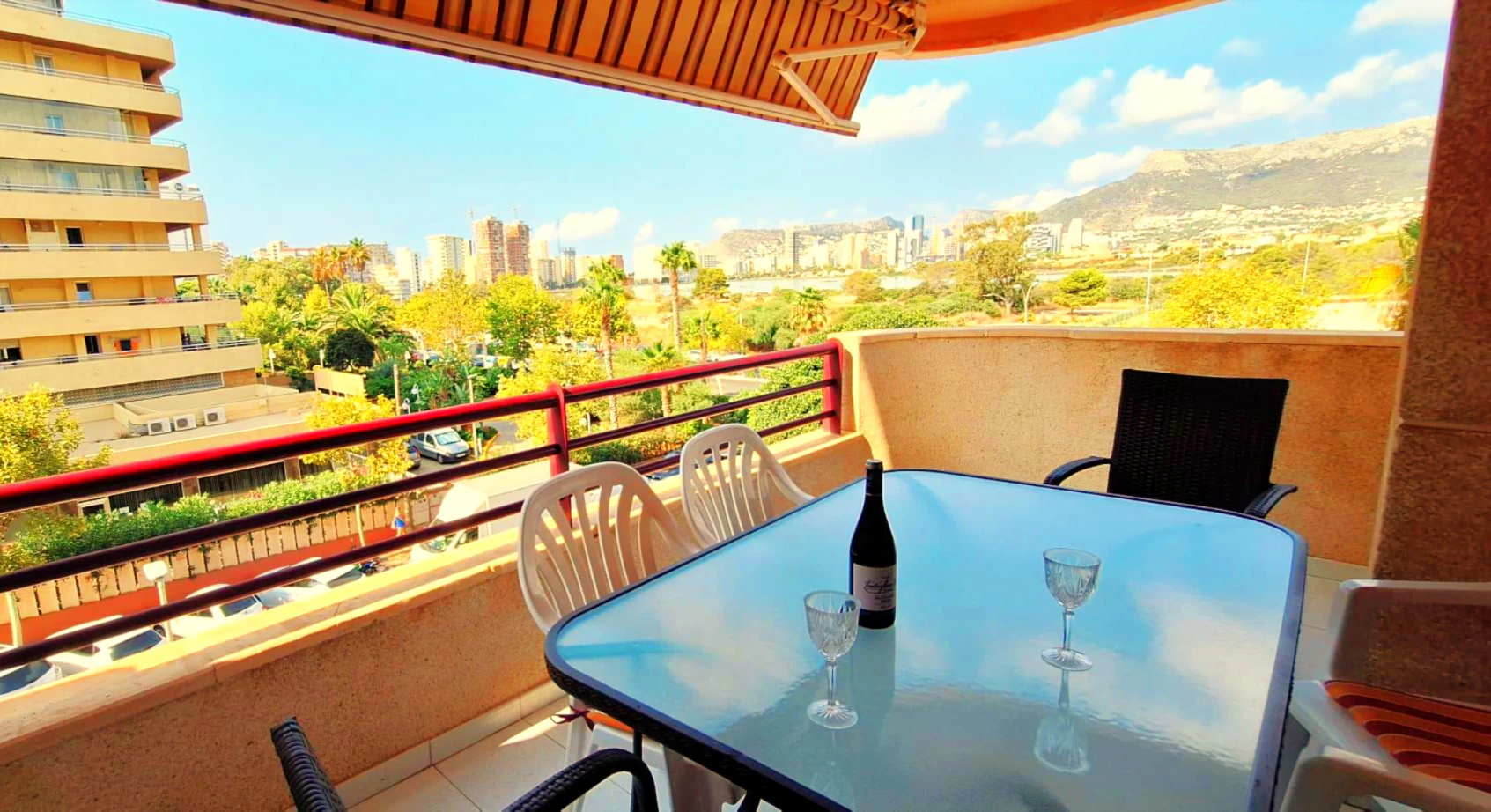Wohnung mit 2 Schlafzimmern und zwei Terrassen in erster Reihe am Strand La Fossa, Calpe, inklusive Garage.