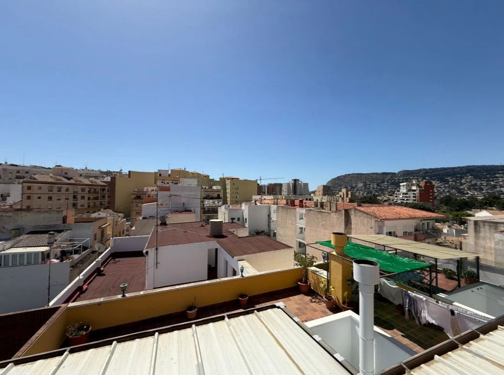 A446 - Espectacular Ático de una Sola Planta con Vistas de 240° en el Corazón de Calpe