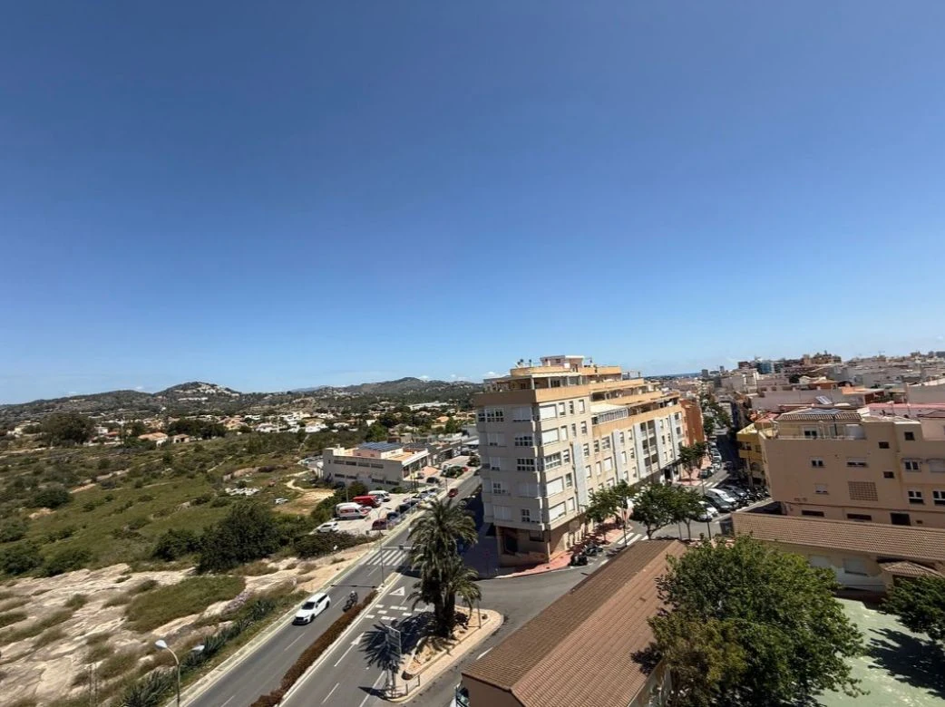 A446 - Espectacular Ático de una Sola Planta con Vistas de 240° en el Corazón de Calpe