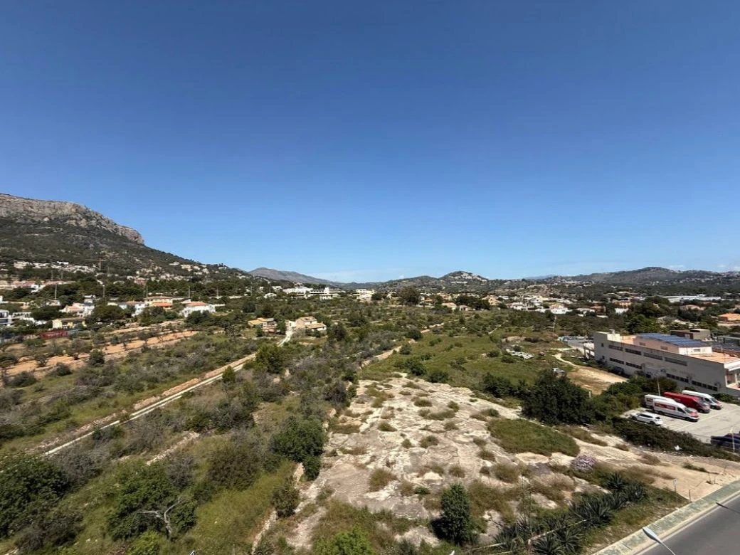 A446 - Espectacular Ático de una Sola Planta con Vistas de 240° en el Corazón de Calpe