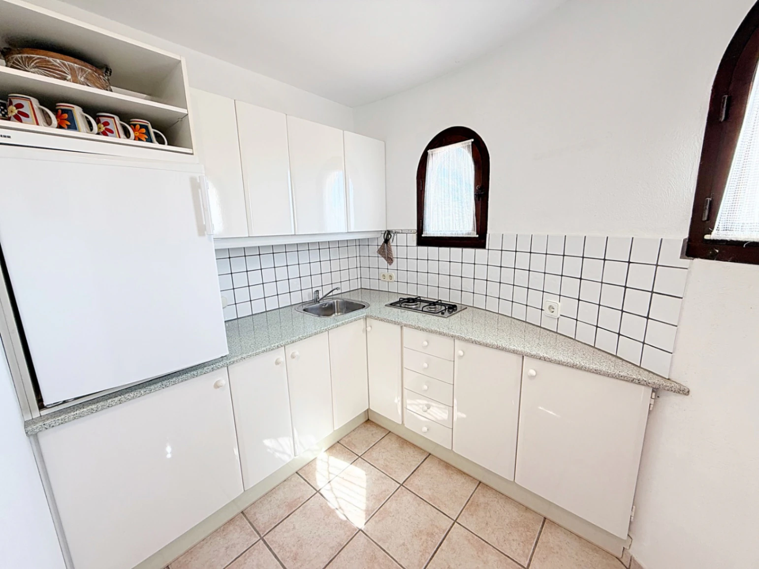 C423 - Joya Mediterránea con Vistas Infinitas: Un Refugio Impecable en Calpe
