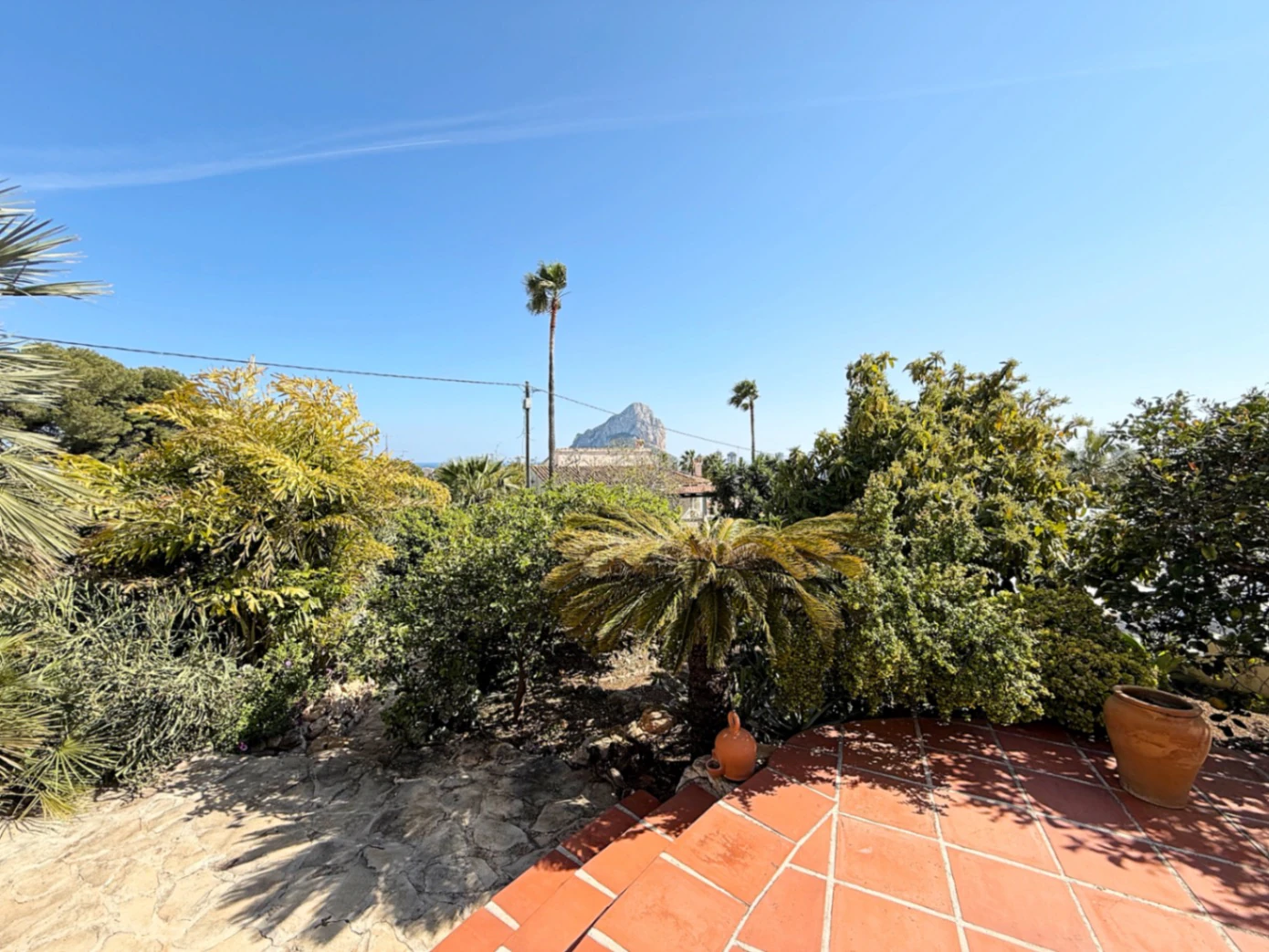 C423 - Joya Mediterránea con Vistas Infinitas: Un Refugio Impecable en Calpe