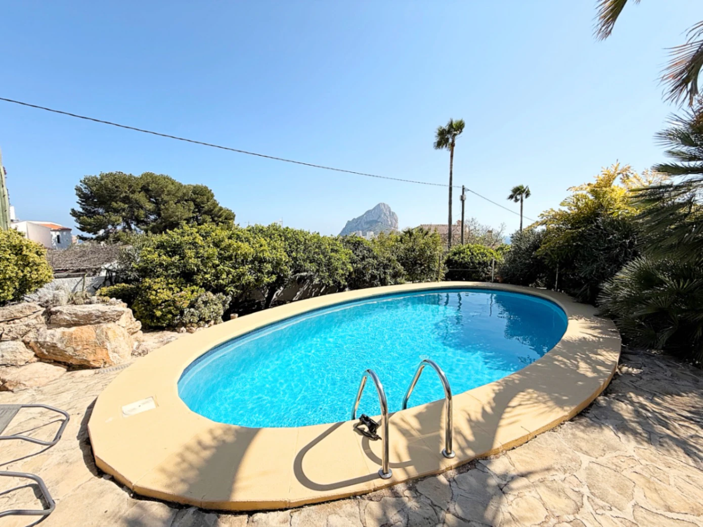 C423 - Joya Mediterránea con Vistas Infinitas: Un Refugio Impecable en Calpe