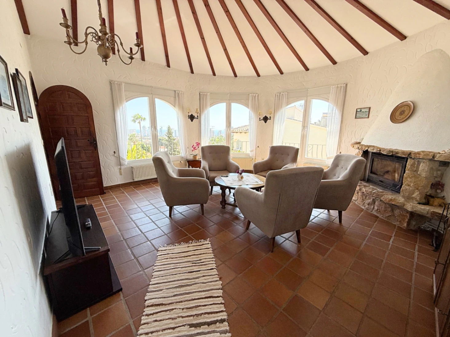 C423 - Joya Mediterránea con Vistas Infinitas: Un Refugio Impecable en Calpe