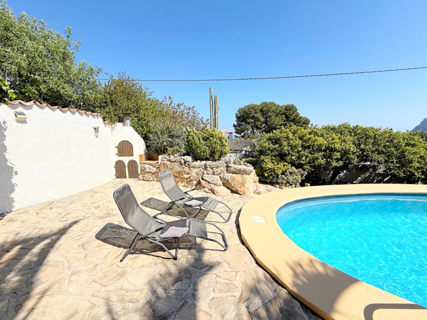 C423 - Joya Mediterránea con Vistas Infinitas: Un Refugio Impecable en Calpe