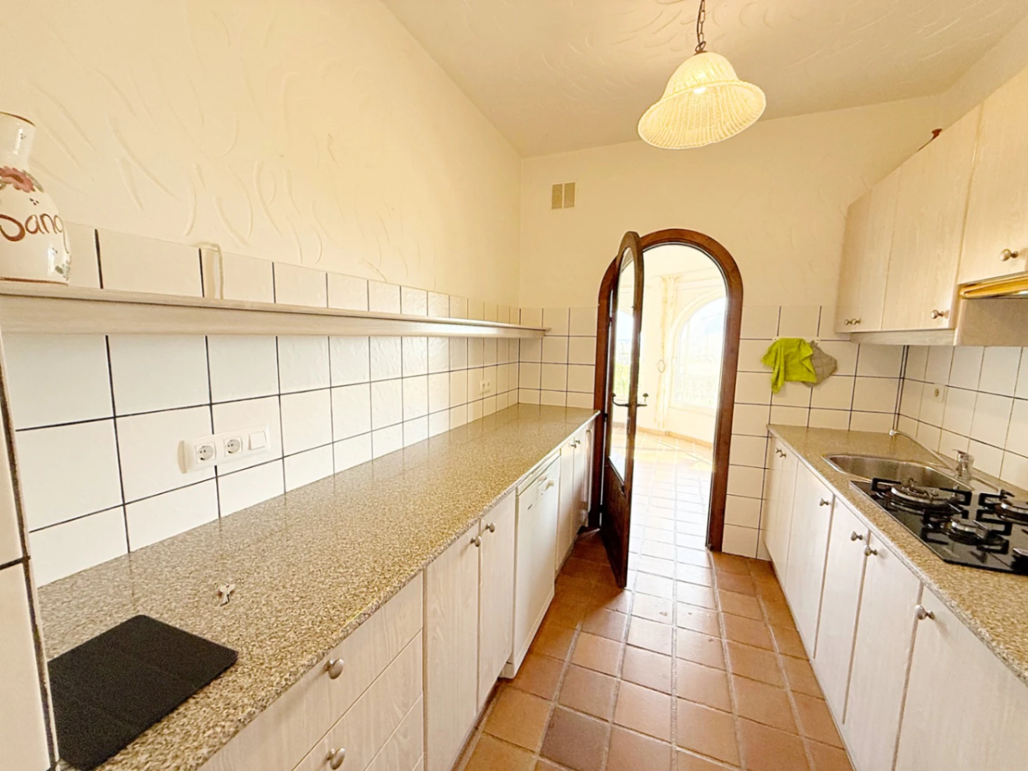 C423 - Joya Mediterránea con Vistas Infinitas: Un Refugio Impecable en Calpe