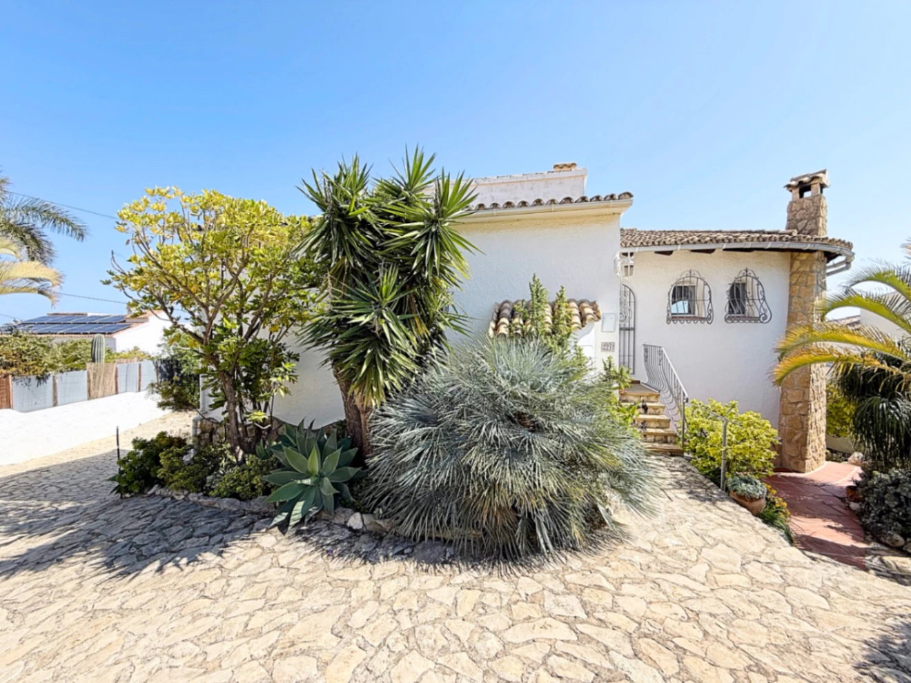 C423 - Joya Mediterránea con Vistas Infinitas: Un Refugio Impecable en Calpe