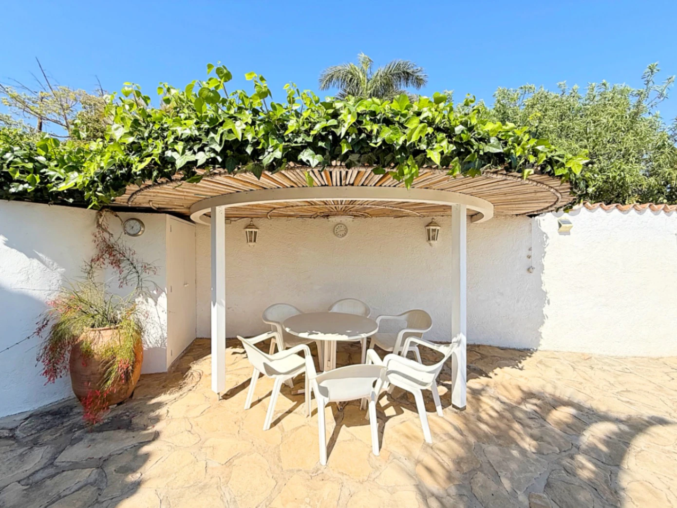 C423 - Joya Mediterránea con Vistas Infinitas: Un Refugio Impecable en Calpe