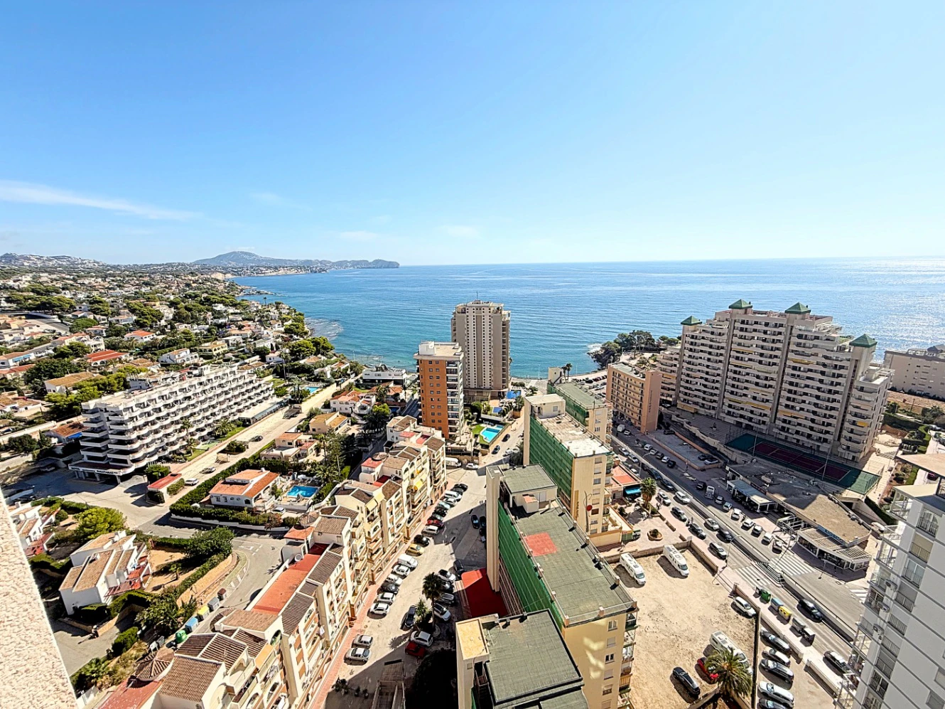 Impresionante Ático en Una Sola Planta con Vistas al Mar de 240° – Una Propiedad Verdaderamente Única en Calpe