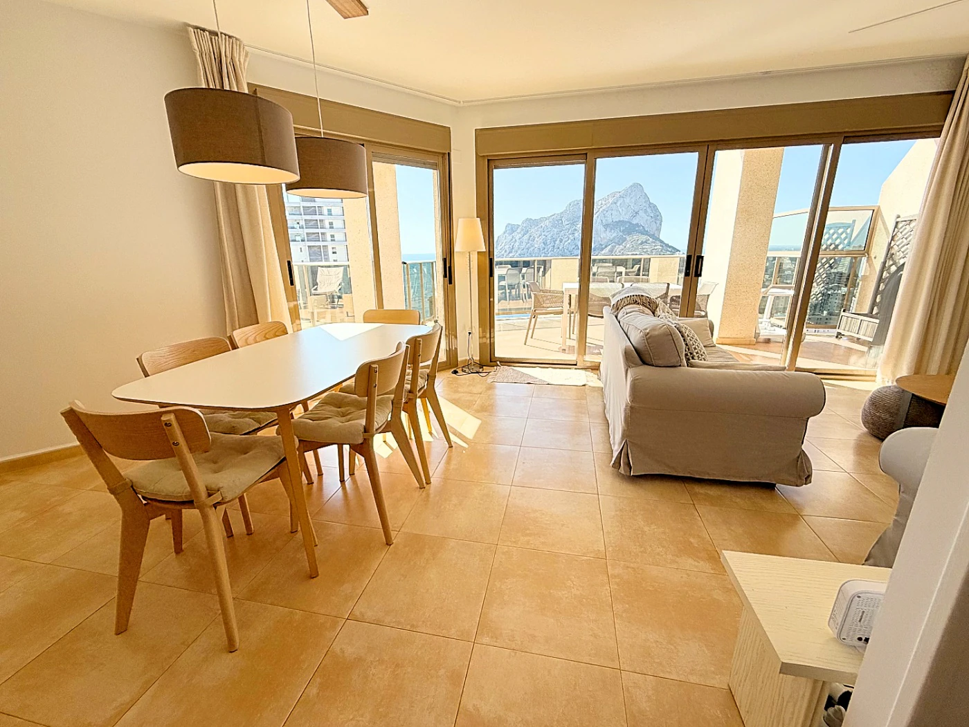 Impresionante Ático en Una Sola Planta con Vistas al Mar de 240° – Una Propiedad Verdaderamente Única en Calpe
