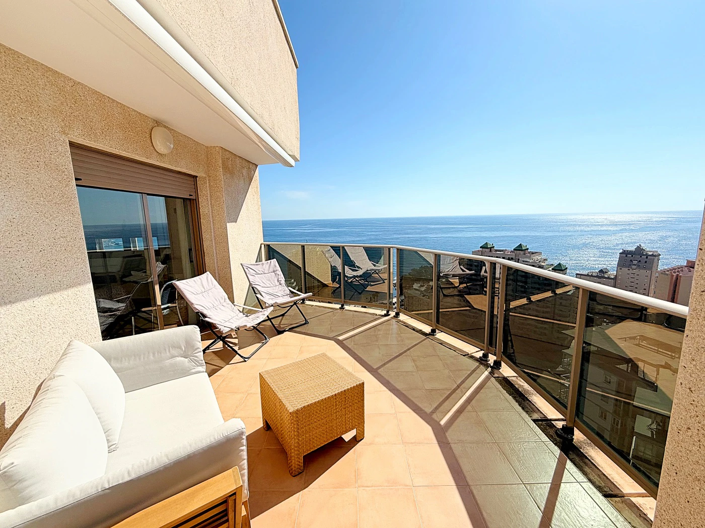 Impresionante Ático en Una Sola Planta con Vistas al Mar de 240° – Una Propiedad Verdaderamente Única en Calpe