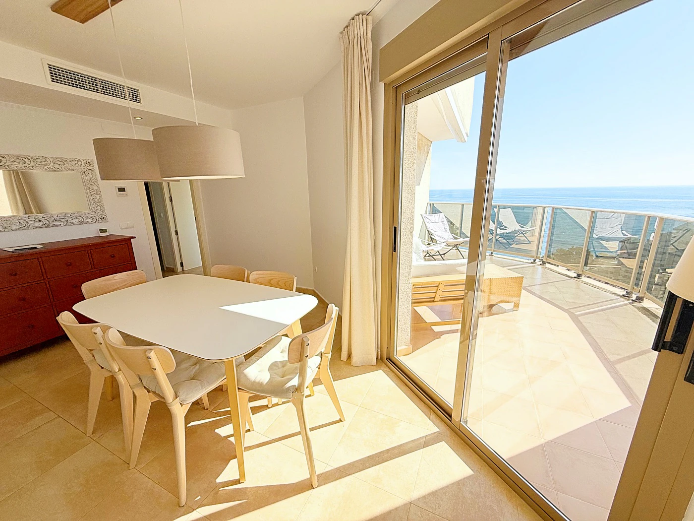 Impresionante Ático en Una Sola Planta con Vistas al Mar de 240° – Una Propiedad Verdaderamente Única en Calpe