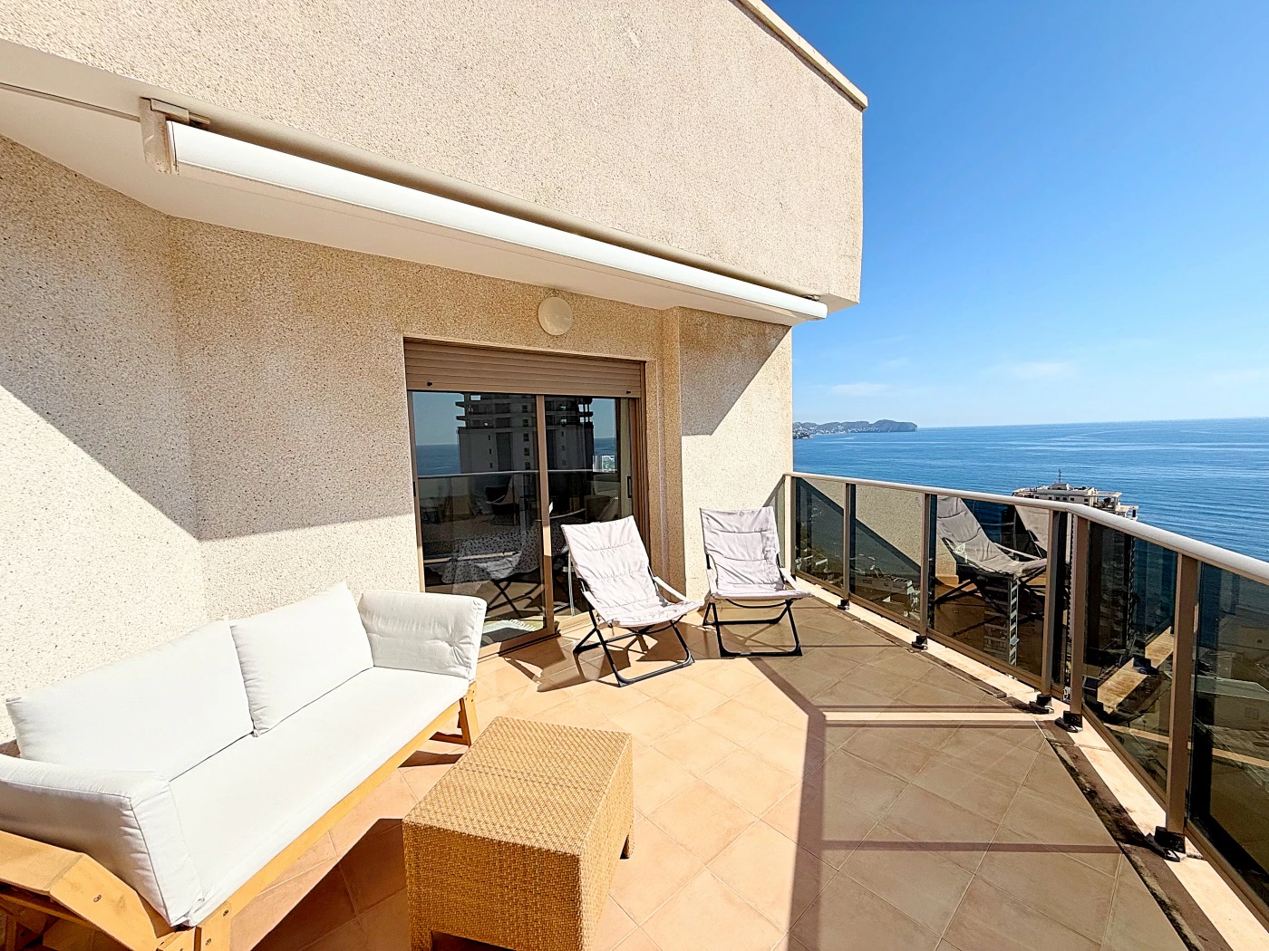 Impresionante Ático en Una Sola Planta con Vistas al Mar de 240° – Una Propiedad Verdaderamente Única en Calpe
