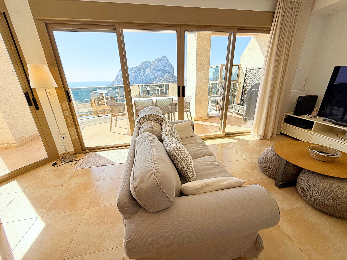 Impresionante Ático en Una Sola Planta con Vistas al Mar de 240° – Una Propiedad Verdaderamente Única en Calpe