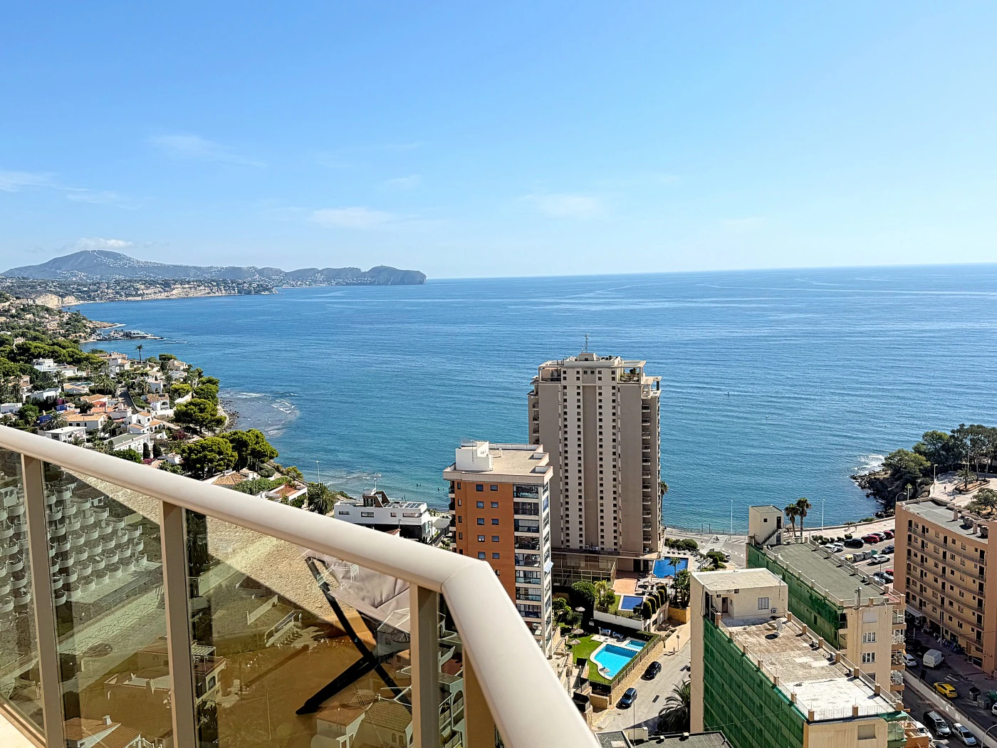 Impresionante Ático en Una Sola Planta con Vistas al Mar de 240° – Una Propiedad Verdaderamente Única en Calpe