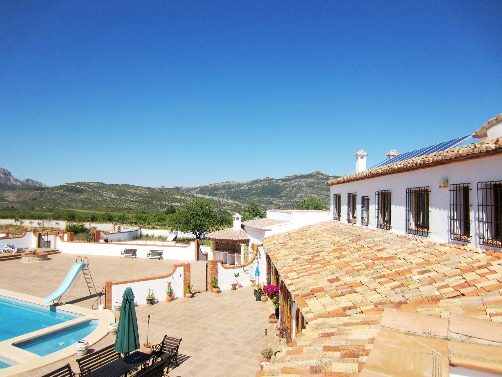 C653 - Preciosa casa de Campo en pueblo pinos.