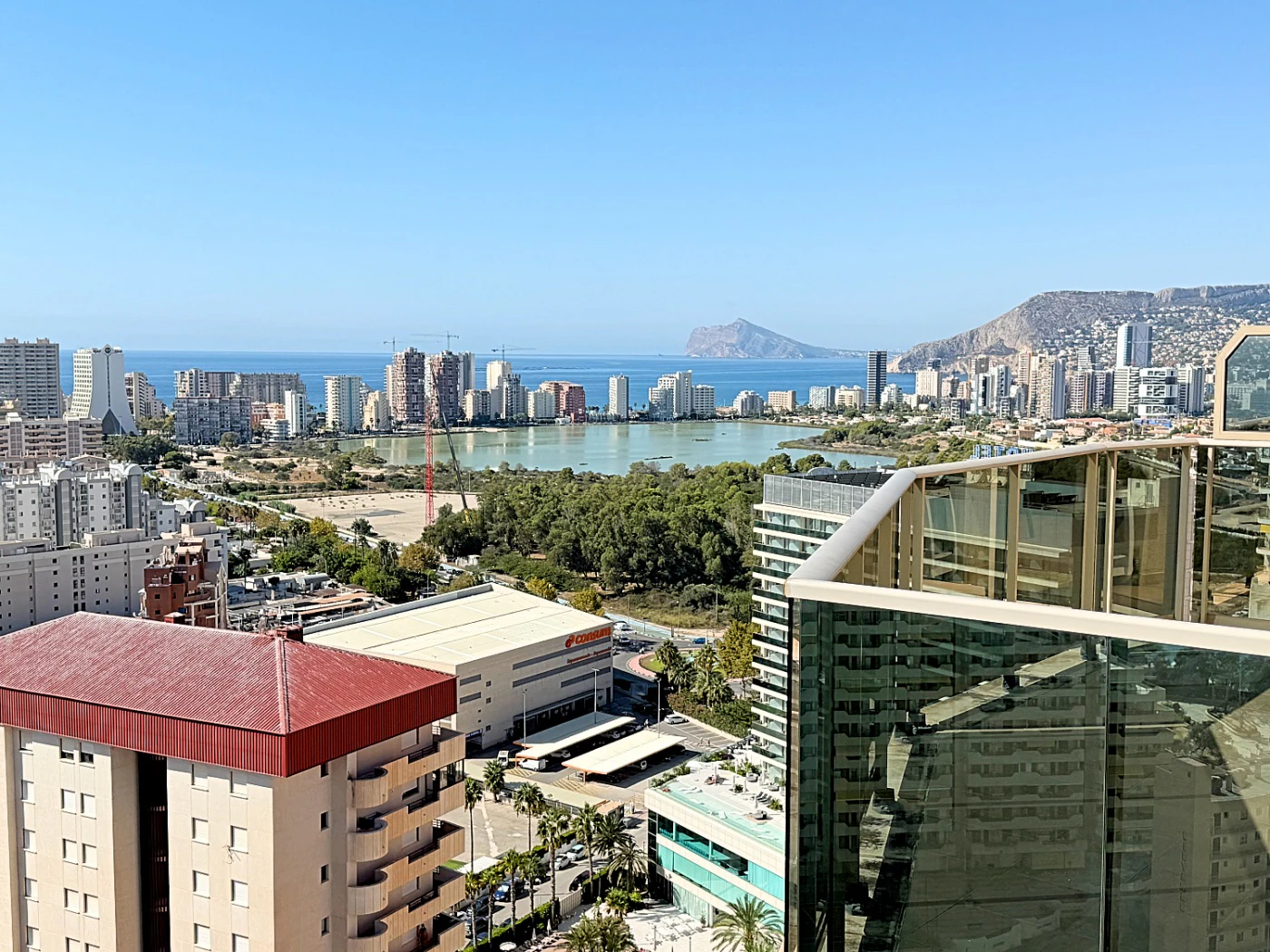 Impresionante Ático en Una Sola Planta con Vistas al Mar de 240° – Una Propiedad Verdaderamente Única en Calpe