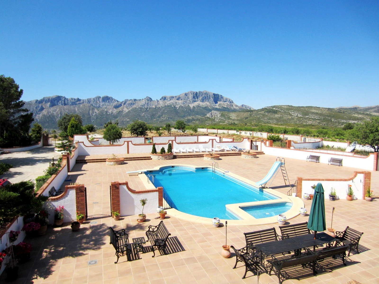 C653 - Preciosa casa de Campo en pueblo pinos.