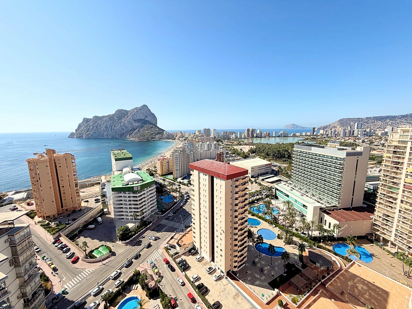 Impresionante Ático en Una Sola Planta con Vistas al Mar de 240° – Una Propiedad Verdaderamente Única en Calpe