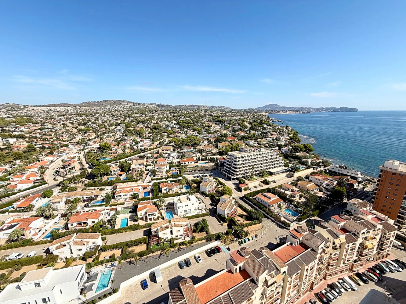Impresionante Ático en Una Sola Planta con Vistas al Mar de 240° – Una Propiedad Verdaderamente Única en Calpe