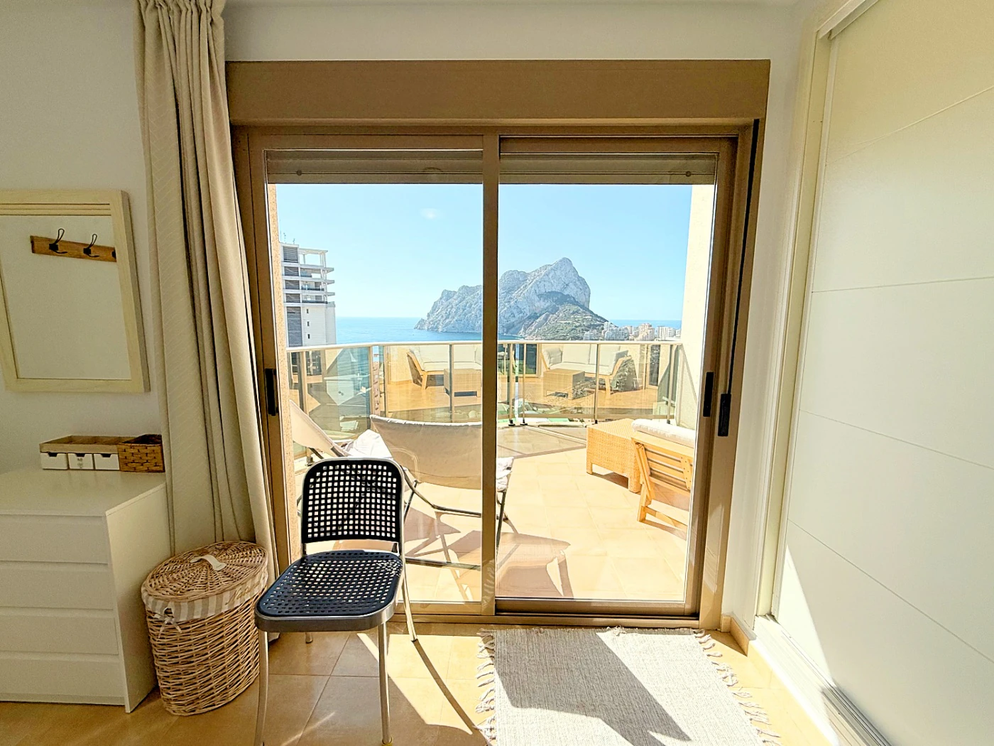 Impresionante Ático en Una Sola Planta con Vistas al Mar de 240° – Una Propiedad Verdaderamente Única en Calpe