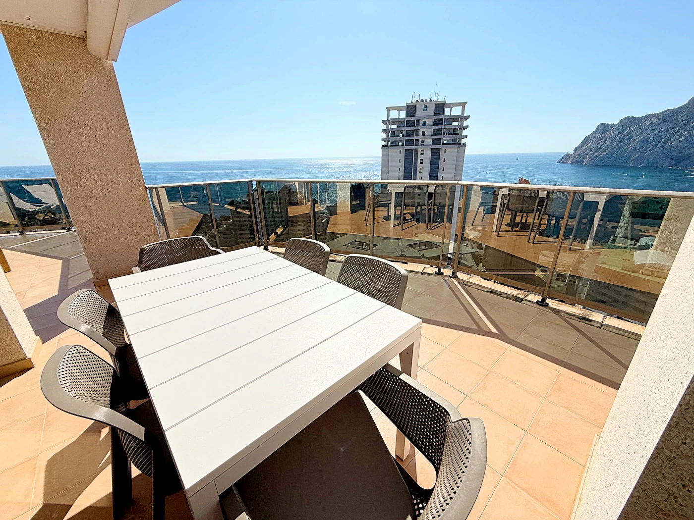 Impresionante Ático en Una Sola Planta con Vistas al Mar de 240° – Una Propiedad Verdaderamente Única en Calpe