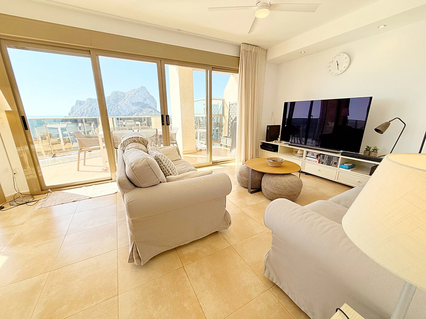 Impresionante Ático en Una Sola Planta con Vistas al Mar de 240° – Una Propiedad Verdaderamente Única en Calpe