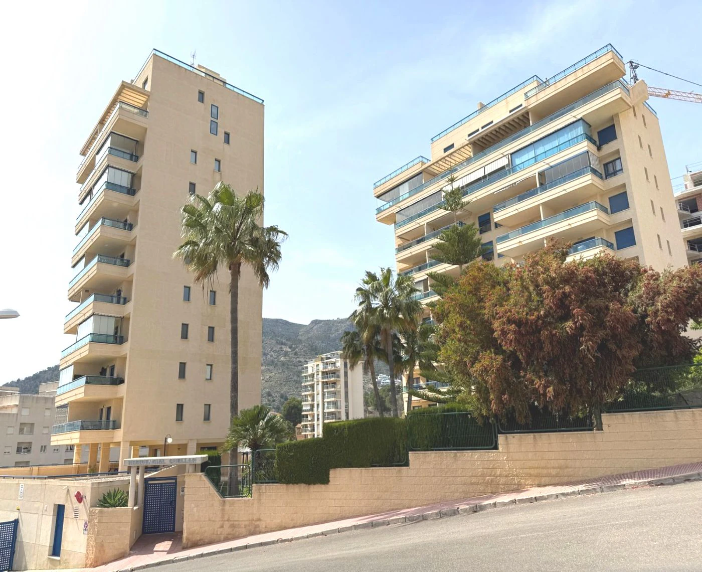 Ático Dúplex de Ensueño en Calpe: Un Balcón Privado al Mediterráneo