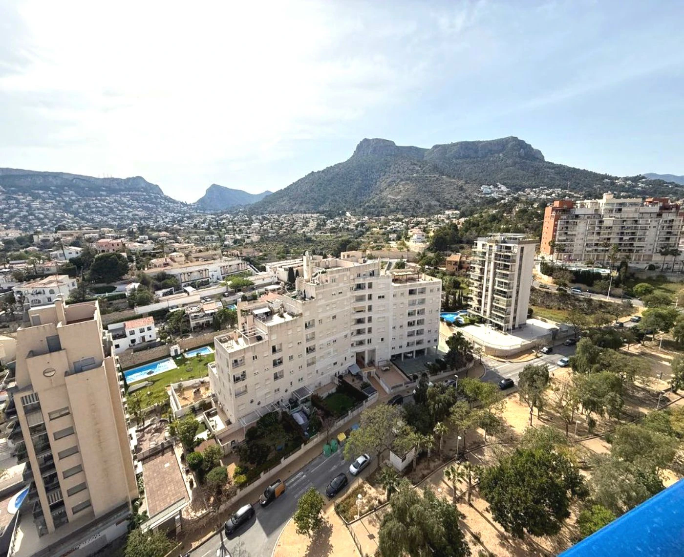 Ático Dúplex de Ensueño en Calpe: Un Balcón Privado al Mediterráneo