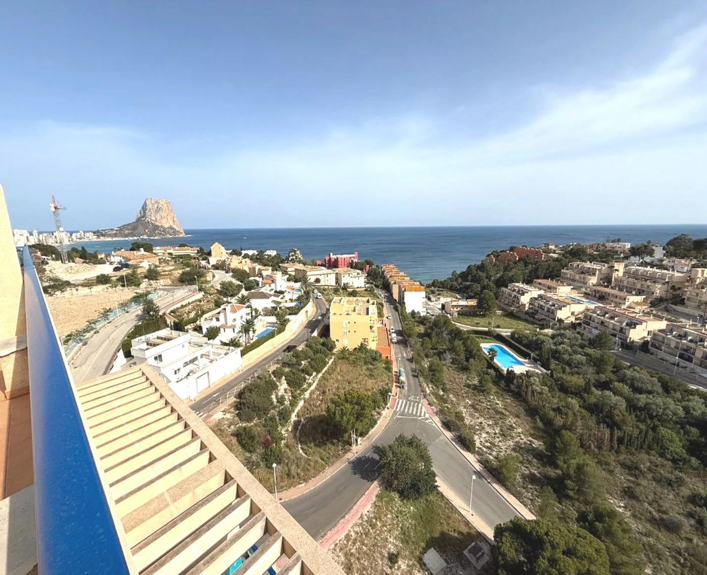 Ático Dúplex de Ensueño en Calpe: Un Balcón Privado al Mediterráneo
