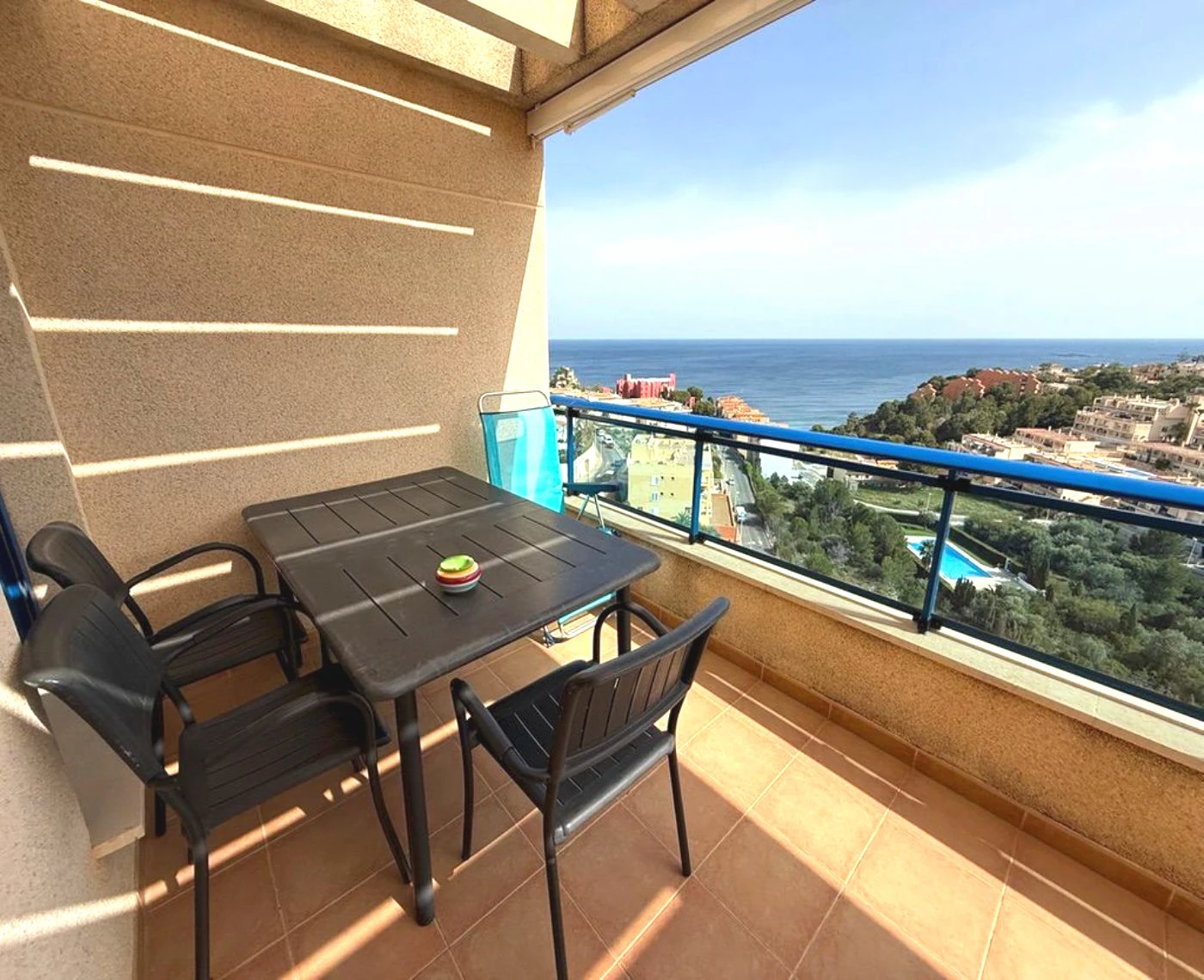 Ático Dúplex de Ensueño en Calpe: Un Balcón Privado al Mediterráneo